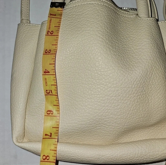 Crossi NY Vegan Leather Mini pebble crossbody/handbag - Picture 6 of 9